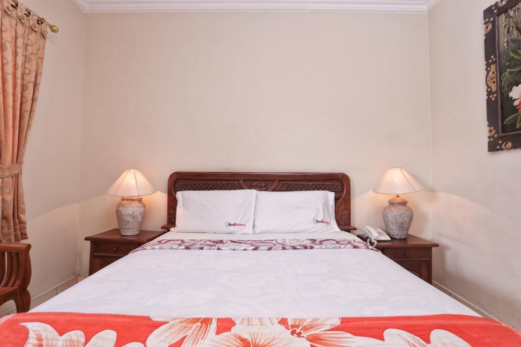 Reddoorz @ Legian Street Hotel Kuta  Ngoại thất bức ảnh